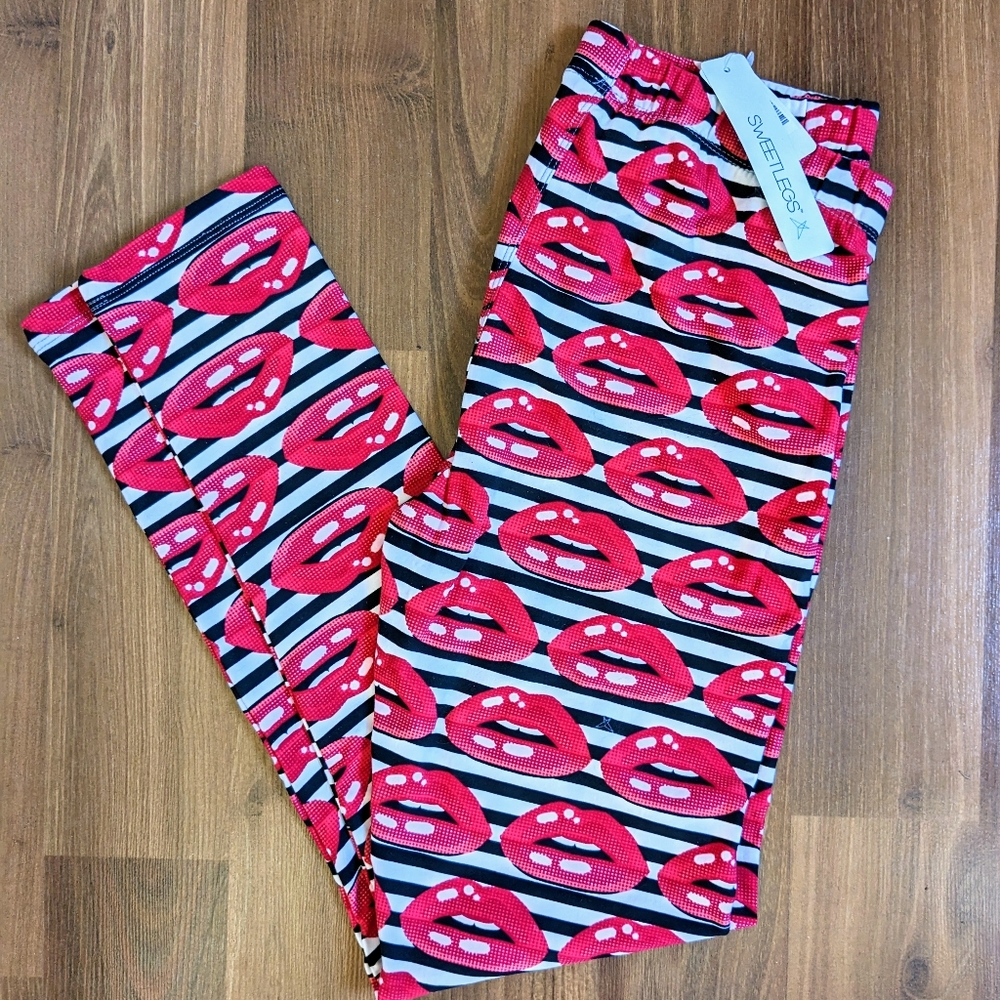 SweeLegs one-size Diva Lips print Leggings